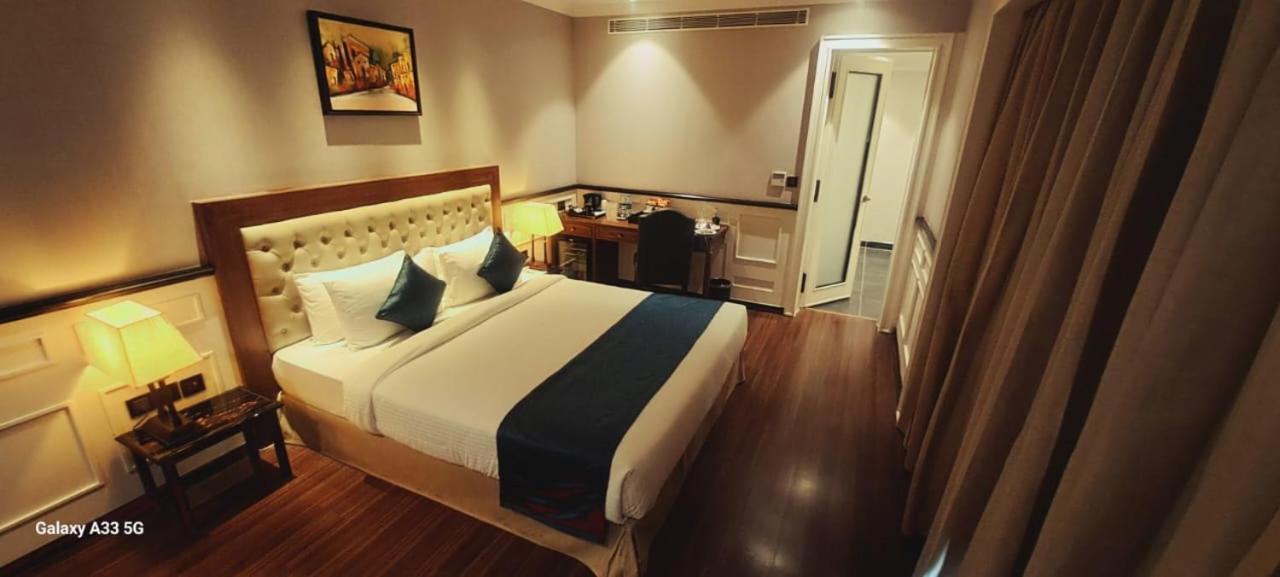 Nambiar Club Bellezea Hotel Kammasandra Екстериор снимка